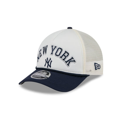 New York Yankees Chrome Arch 9FORTY M-Crown A-Frame Trucker Hat
