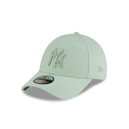 New York Yankees League Essential Pastel Green 9FORTY Adjustable Hat