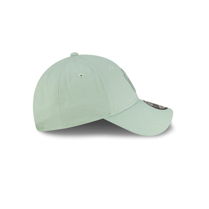 New York Yankees League Essential Pastel Green 9FORTY Adjustable Hat